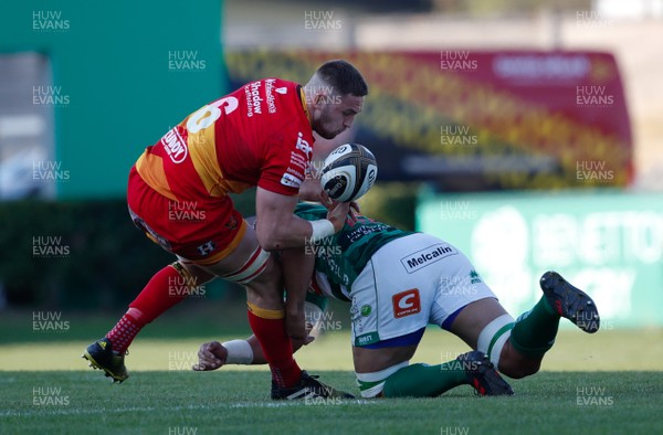 070418 - Benetton Treviso v Dragons - Guinness PRO14 -  Harrison Keddie of Dragons is tackled by Marco Lazzaroni of Treviso