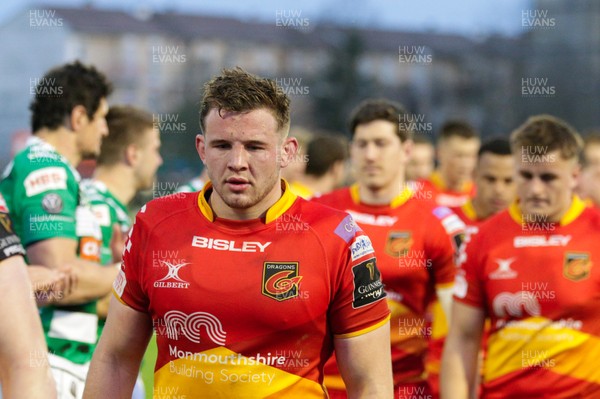 070418 - Benetton Treviso v Dragons - Guinness PRO14 -  Dragons Elliot Dee and his teammates look dejected at the end of the match
