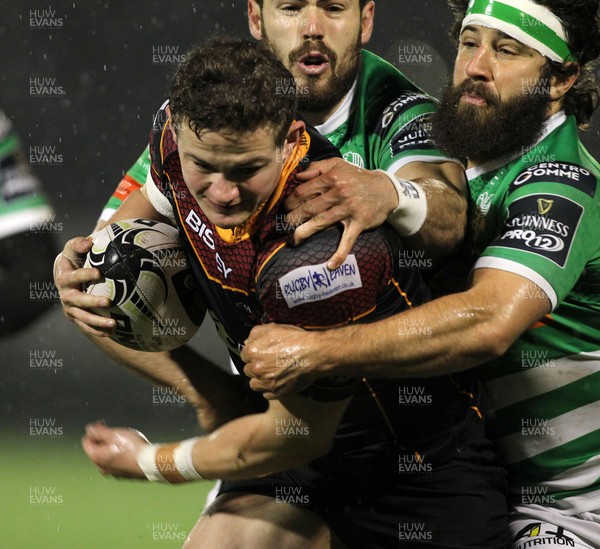 190216 - Treviso v Dragons - Guinness Pro 12 -Dragons' Hallan Amos is tackled by Treviso's Alberto Lucchese and Jayden Hayward