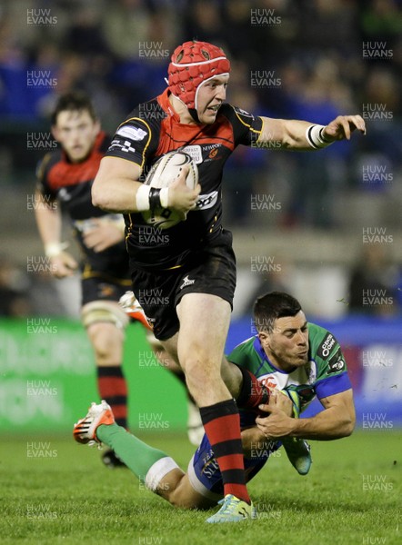 28 03 15 - Benetton Treviso v Newport Gwent Dragons - Guinness Pro12 -Tyler Morgan is tackled by Edoardo Gori