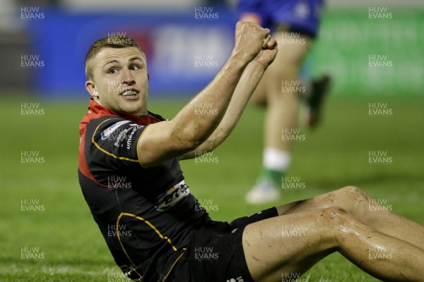 28 03 15 - Benetton Treviso v Newport Gwent Dragons - Guinness Pro12 -Tom Prydie celebrates after scoring a try