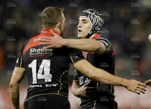 28 03 15 - Benetton Treviso v Newport Gwent Dragons - Guinness Pro12 -Tom Prydie celebrates his try with  Ollie Griffiths