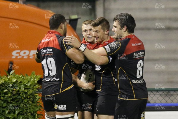 28 03 15 - Benetton Treviso v Newport Gwent Dragons - Guinness Pro12 -Dragons players celebrate Tom Prydie after his last try