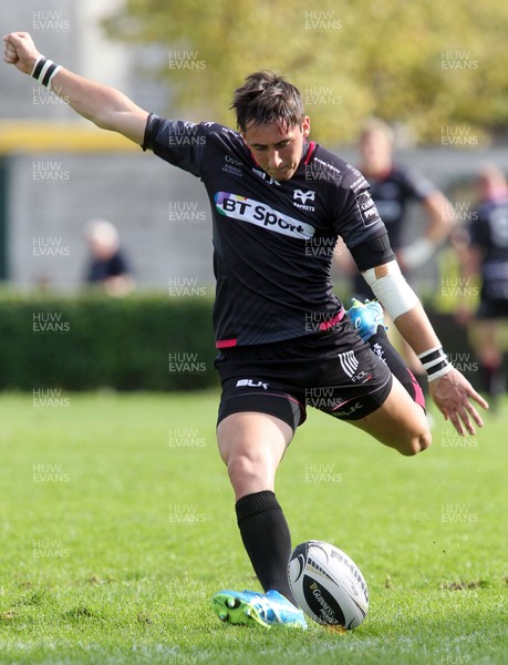 171015 - Treviso v Ospreys - Guinness PRO12 - Penalty kick by Sam Davies