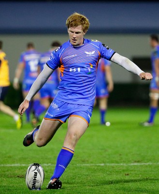 011016 - Benetton Treviso v Scarlets - Guinness Pro12 -Rhys Patchell kicks at goal