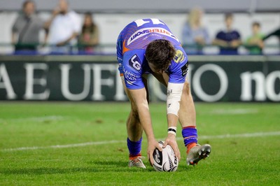 011016 - Benetton Treviso v Scarlets - Guinness Pro12 -Steff Evans scores try