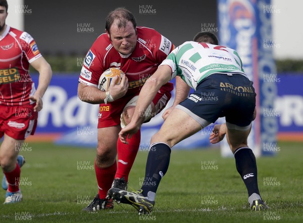 08 02 14 - Treviso - Stadio di Monigo - Benetton Treviso v Scarlets - RaboDirect Pro12 - Jacobie Adriaansie attempts to break through Alberto Sgarbi defence