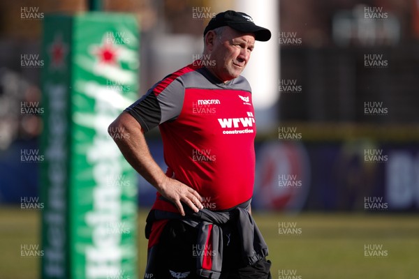 161217 - Benetton Treviso v Scarlets - European Rugby Champions Cup -  Scarlets Head Coach Wayne Pivac during the warm-up