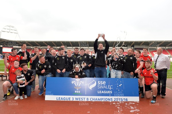 110516 - Tumble RFC - SSE SWALEC League 3 West B - Tumble captain Hefin Dumbrill and his players celebrate with the trophy