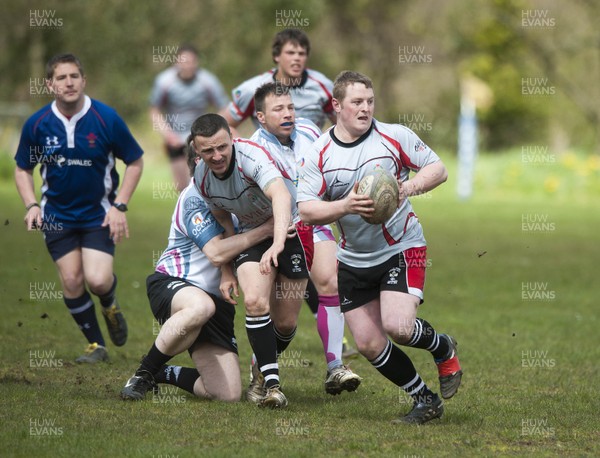 040513 - Tycroes v Neyland - SWAEC League 4 West -  Tycroes run with the ball