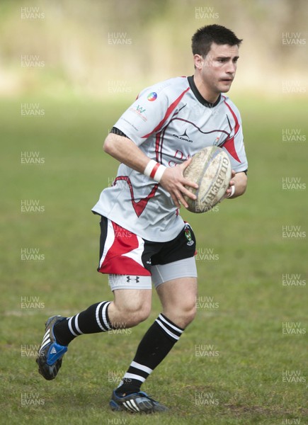 040513 - Tycroes v Neyland - SWAEC League 4 West -  Tycroes run with the ball