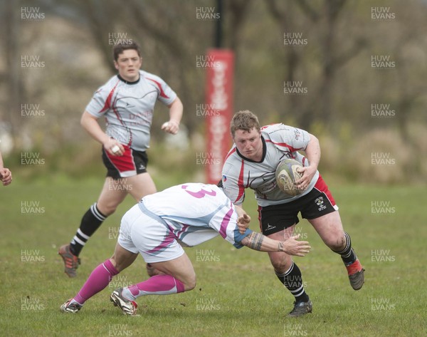 040513 - Tycroes v Neyland - SWAEC League 4 West -  Tycroes run with the ball