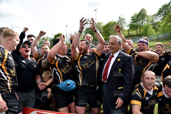 120518 - Tylerstown v Old Pens - WRU National Division 3 East Central B -  WRU Representative Ray Wilton presents the trophy to Tylorstown captain Chris Lloyd