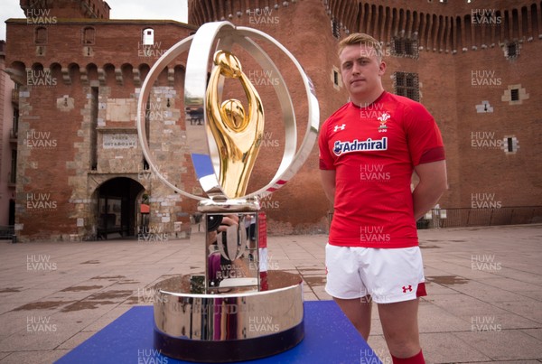 270518 -World Rugby U20 Championship, Captains Photocall - Wales U20 Captain Tommy Reffell joins captains of the other competing nations for a photocall at Le Castillet Perpignan ahead of the start of the World Rugby U20 Championship