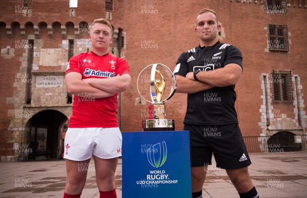 270518 -World Rugby U20 Championship, Captains Photocall - Wales U20 Captain Tommy Reffell with New Zealand captain Tom Christie during photocall at Le Castillet Perpignan ahead of the start of the World Rugby U20 Championship