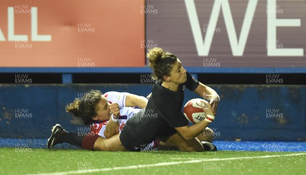 081117 - UK Armed Forces Women v Wales Development XV Women - Jess Kavanagh Williams of Wales Development XV scores try