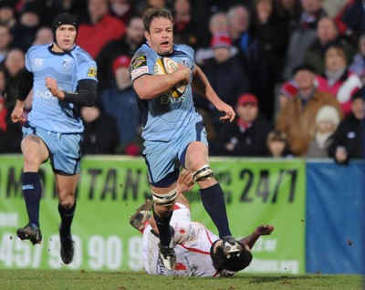 03.04.10 - Ulster v Cardiff Blues - Magners League - Xavier Rush of Cardiff Blues beats Declan Fitzpatrick of Ulster to run in and score try. 