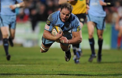 03.04.10 - Ulster v Cardiff Blues - Magners League - Xavier Rush of Cardiff Blues runs in and scores try. 