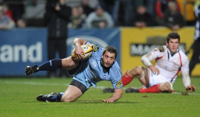 03.04.10 - Ulster v Cardiff Blues - Magners League - Dafydd Hewitt of Cardiff Blues runs in to score try. 