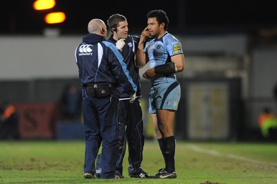 03.04.10 - Ulster v Cardiff Blues - Magners League - Casey Lualala of Cardiff Blues shows his injury to the physios. 