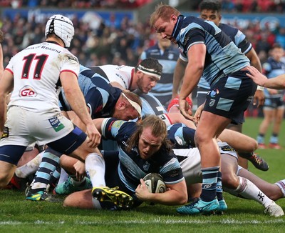 011218 - Ulster v Cardiff Blues - Guinness PRO14 -  Cardiff Blues Kristian Dacey scores a try