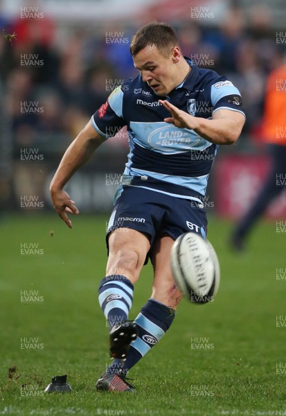 011218 - Ulster v Cardiff Blues - Guinness PRO14 -  Cardiff Blues  Jarrod Evans kicking the points 