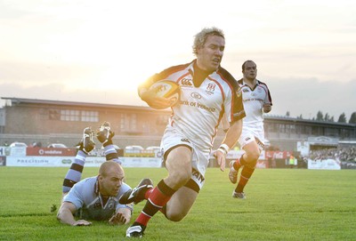 14.10.06 - Ulster v Cardiff Blues Ulster's Paddy Wallace crosses the line to score their first try  