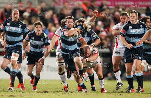 270315 - Ulster v Cardiff Blues - Guinness PRO12 - Alex Cuthbert of Cardiff beats the tackles of Ulster's Iain Henderson and Callum Black (c) Huw Evans Agency