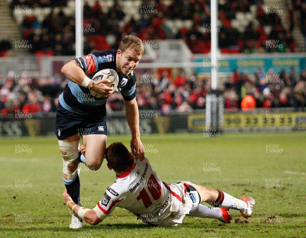 270315 - Ulster v Cardiff Blues - Guinness PRO12 -  Tom Isaacs of Cardiff tackled by Ulster's Paddy Jackson  (c) Huw Evans Agency