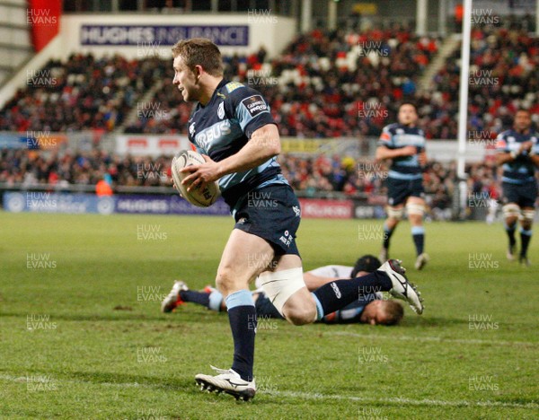 270315 - Ulster v Cardiff Blues - Guinness PRO12 -  Tom Isaacs goes over to score for Cardiff  (c) Huw Evans Agency