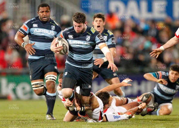 270315 - Ulster v Cardiff Blues - Guinness PRO12 -  Alex Cuthbert of Cardiff tackled by Royt Scholes of Ulster  (c) Huw Evans Agency