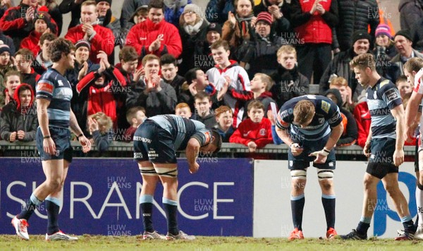 270315 - Ulster v Cardiff Blues - Guinness PRO12 -  Cardiff players show dejection  (c) Huw Evans Agency