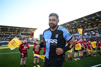 190424 - Ulster v Cardiff Rugby - United Rugby Championship - Taulupe Faletau of Cardiff runs out