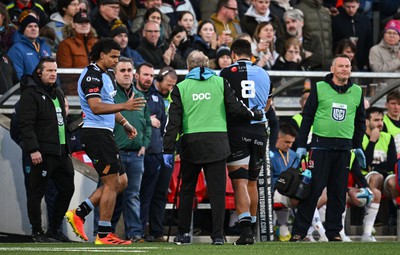 190424 - Ulster v Cardiff Rugby - United Rugby Championship - Taulupe Faletau of Cardiff leaves the pitch with an injury