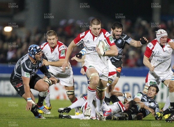 121012 Ulster v Castres - Heineken Cup - Ian Henderson of Ulster breaks the tackle of Michael Coetzee of Castres 