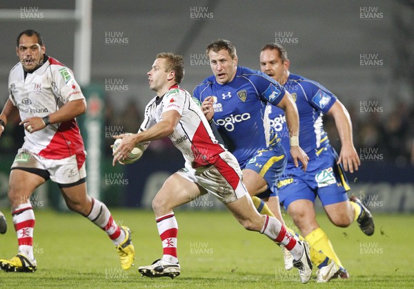 12.11.11  Ulster v Clermont Auvergne... Elvis Vermeulen of Clermont stalks Paul Marshall of Ulster. 