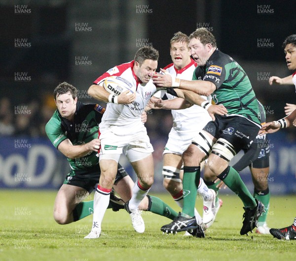 051012 Ulster v Connacht - RaboDirect Pro12 - Paddy Wallace of Ulster evades the tackle of Connacht's Willie Faloon and Michael Swift  