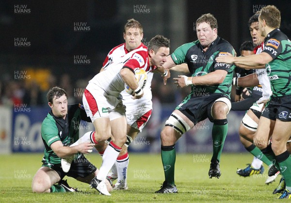 051012 Ulster v Connacht - RaboDirect Pro12 - Paddy Wallace of Ulster evades the tackle of Connacht's Willie Faloon and Michael Swift 