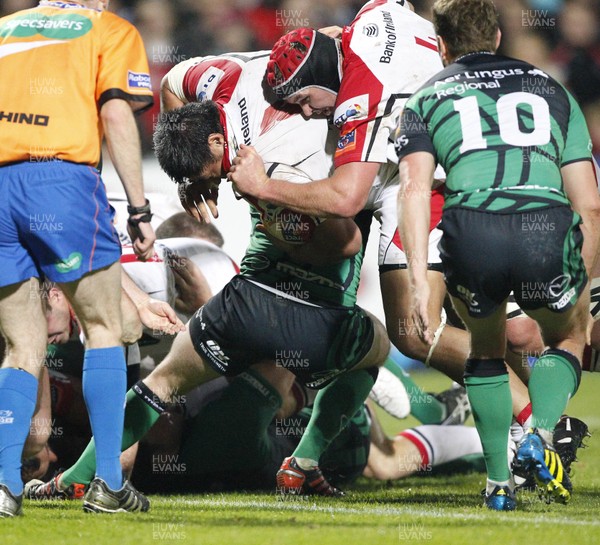 051012 Ulster v Connacht - RaboDirect Pro12 - Nick Williams of Ulster supported by team mate Johann Muller scores the second Ulster try 