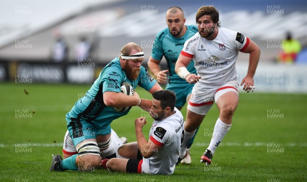 251020 - Ulster v Dragons - Guinness PRO14 - Joe Davies of Dragons is tackled by John Cooney, right, and Marty Moore of Ulster