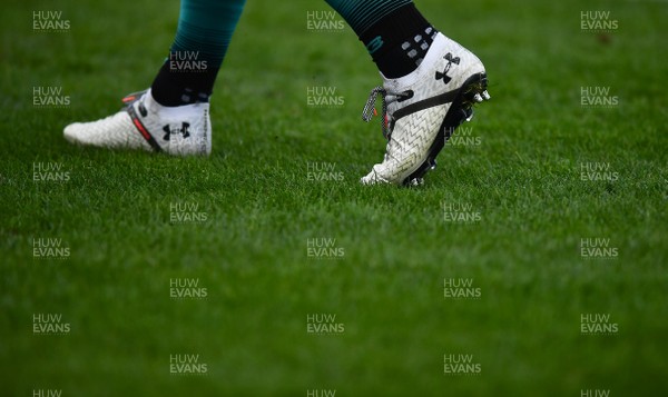 251020 - Ulster v Dragons - Guinness PRO14 - Jamie Roberts of Dragons' boots
