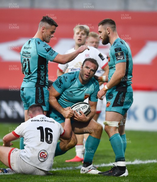 251020 - Ulster v Dragons - Guinness PRO14 - Jamie Roberts of Dragons is congratulated by team mates Tavis Knoyle, left, and Harrison Keddie after scoring his side's second try