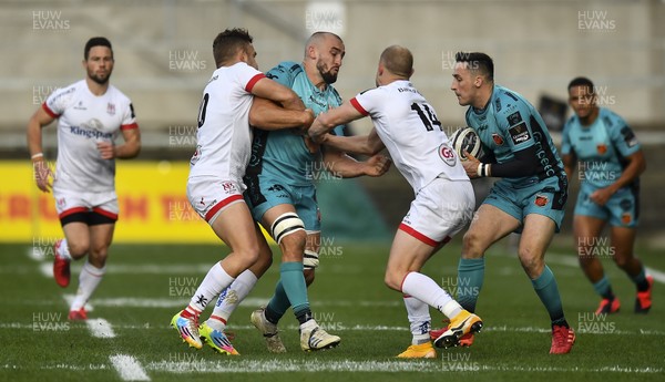 251020 - Ulster v Dragons - Guinness PRO14 - Ollie Griffiths of Dragons is tackled by Ian Madigan, left, and Matt Faddes of Ulster