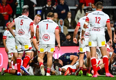 260925 - Ulster v Dragons RFC - United Rugby Championship - Shane Lewis-Hughes of Dragons, obscured, scores his side's third try