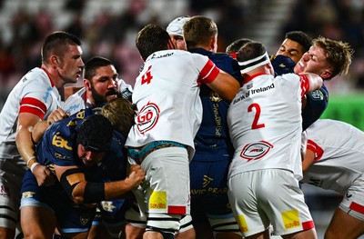 260925 - Ulster v Dragons RFC - United Rugby Championship - Matthew Screech of Dragons, centre, engages in a scrum 
