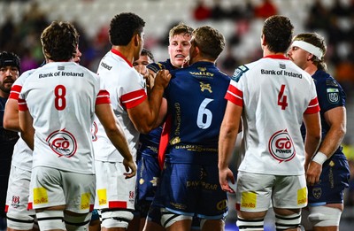 260925 - Ulster v Dragons RFC - United Rugby Championship - Players tussle during the match