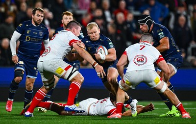 260925 - Ulster v Dragons RFC - United Rugby Championship - Tinus De Beer of Dragons is tackled by Harry Sheridan of Ulster