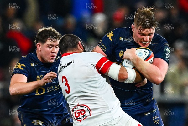 260925 - Ulster v Dragons RFC - United Rugby Championship - Matthew Screech of Dragons in action against Tom O'Toole of Ulster