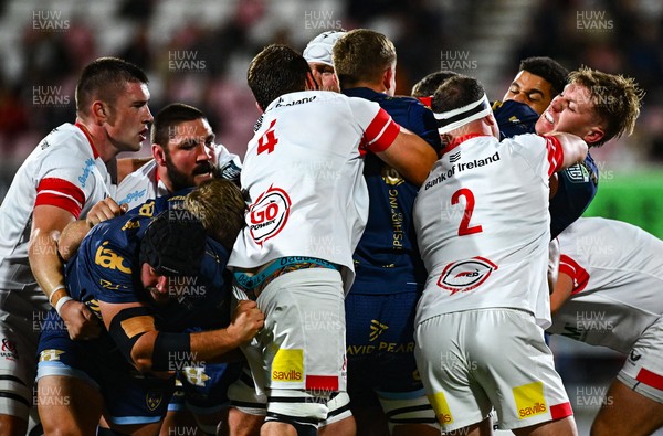 260925 - Ulster v Dragons RFC - United Rugby Championship - Matthew Screech of Dragons, centre, engages in a scrum 
