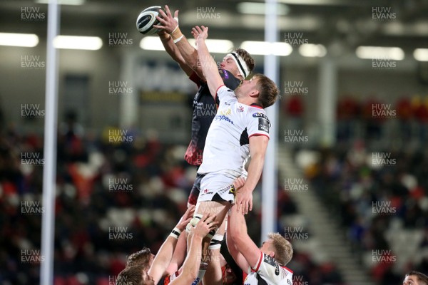 261018 - Ulster v Dragons - Guinness PRO14 -  Ulster's Jordi Murphy in action with Dragons Matthew Screech